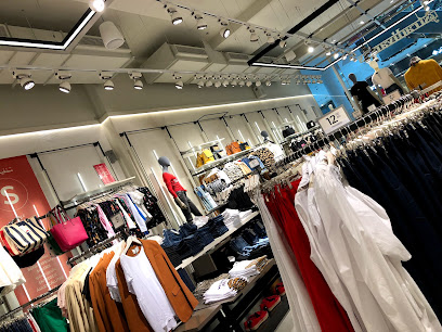 Stradivarius - دار كليب، - +973 1717 2306