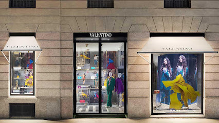 VALENTINO - دمستان، - +973 1713 1458